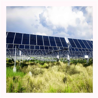 Το PT κλίση ενός συστήματος ηλιακής παρακολούθησης ενός άξονα